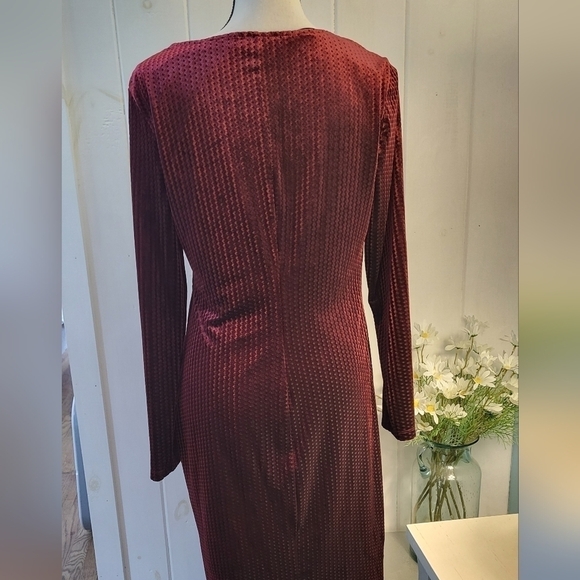T Tahari Long Sleeve Velvet Bodycon Diamond Pattern Midi Dress - Picture 8 of 13